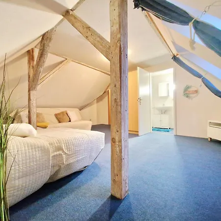 Traeumen Ueber Den Daechern Wismars, Dachbodenapartment