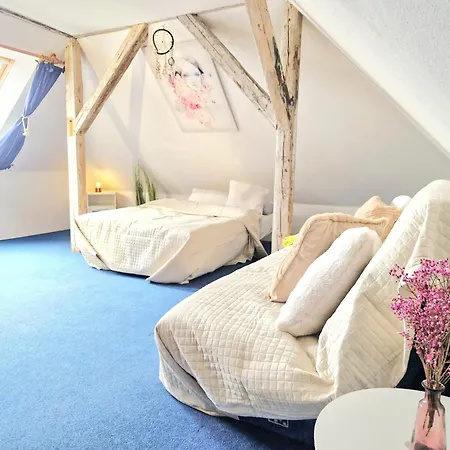 Traeumen Ueber Den Daechern Wismars, Dachbodenapartment * Wißmar