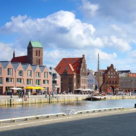 Traeumen Ueber Den Daechern Wismars, Dachbodenapartment *